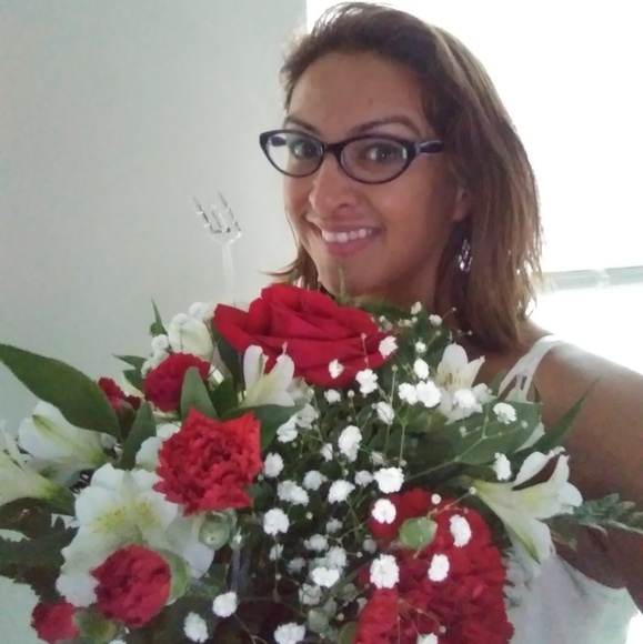 Meet your Posher, Liz - Picture 1 of 1